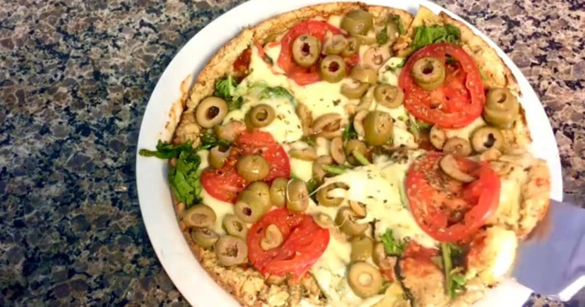 Aprenda a fazer uma pizza com massa de brócolis leve, nutritiva e deliciosa!...