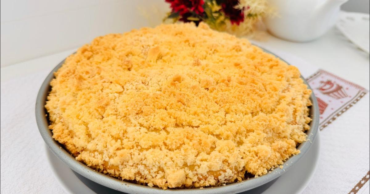 Cuca fácil com farofa crocante e recheio a gosto, massa macia e sem sovar....