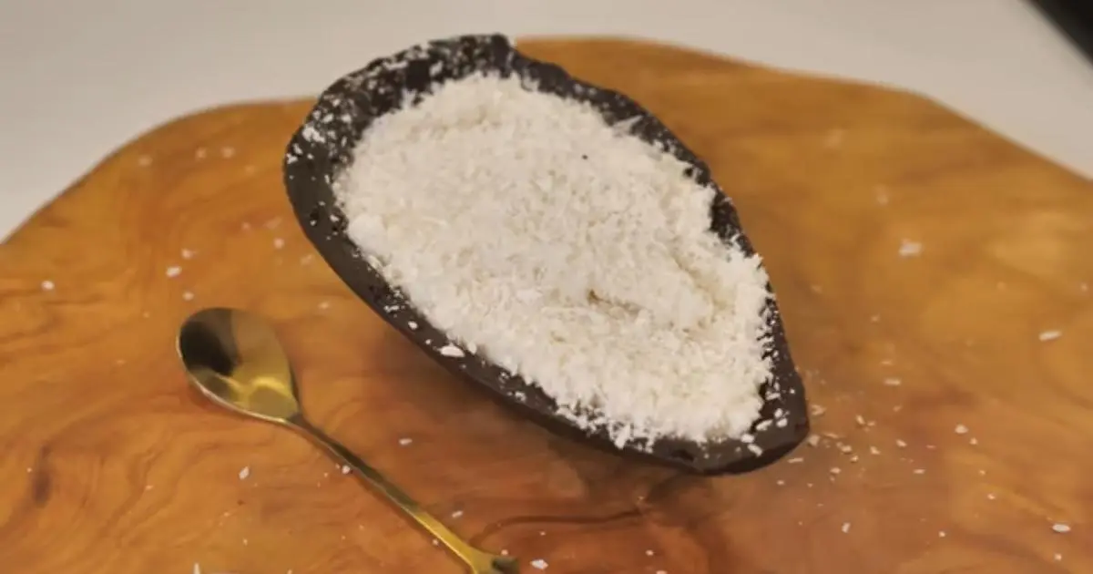 Receita fácil e saudável de Ovo de Páscoa Gostoso e Fitness com recheio de coco....