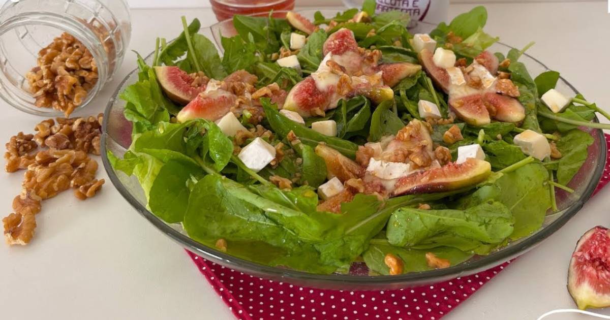 Prepare uma salada agridoce de figo com brie e mel, perfeita para o Natal ou...