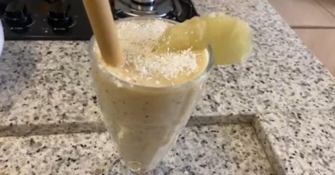 Bebidas: Smoothie de Abacaxi com Coco Cremoso e Refrescante