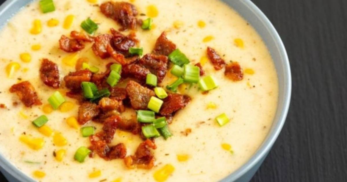 Essa sopa cremosa de milho com frango e bacon é fácil, saborosa e perfeita para...