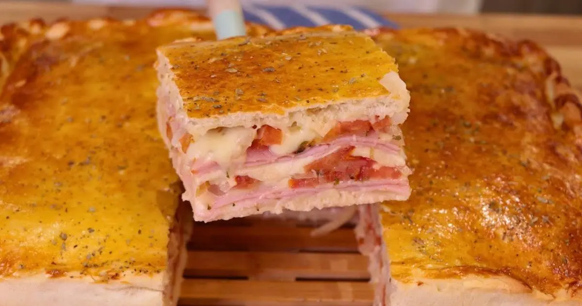 Aprenda a fazer uma torta bauru de assadeira simples, recheada e perfeita para qualquer ocasião....