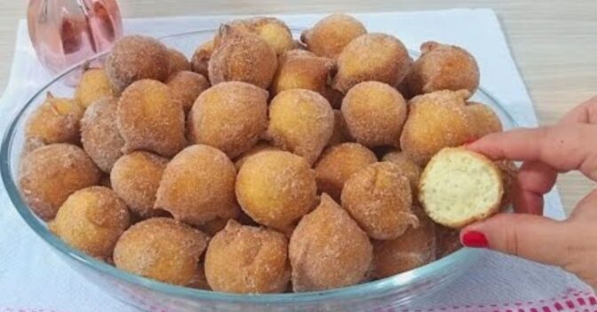 Lanche: Bolinho doce e frito para acompanhar o café da tarde