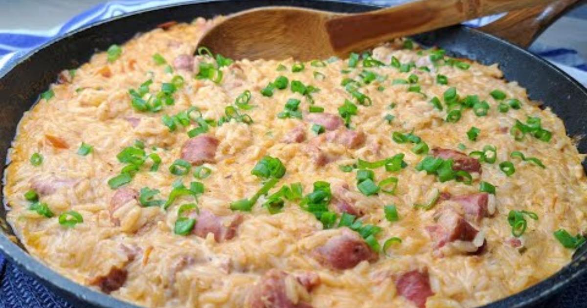 Arroz cremoso com linguiça feito em uma panela só – prático e delicioso!...