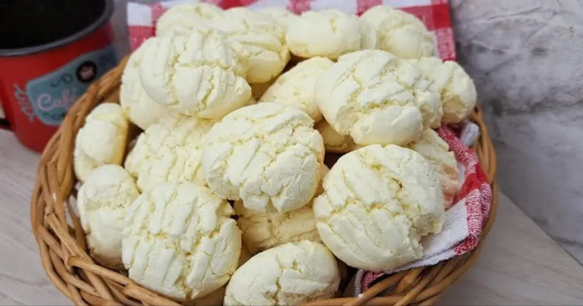 Aprenda a fazer um biscoito de polvilho com coco que derrete na boca!...