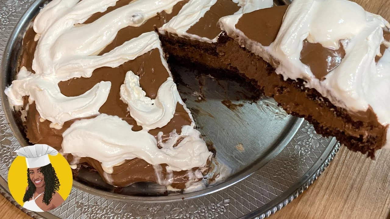 Bolo Amor-Perfeito, fofinho e recheado com doce de leite e chantilly! Aprenda essa receita deliciosa...