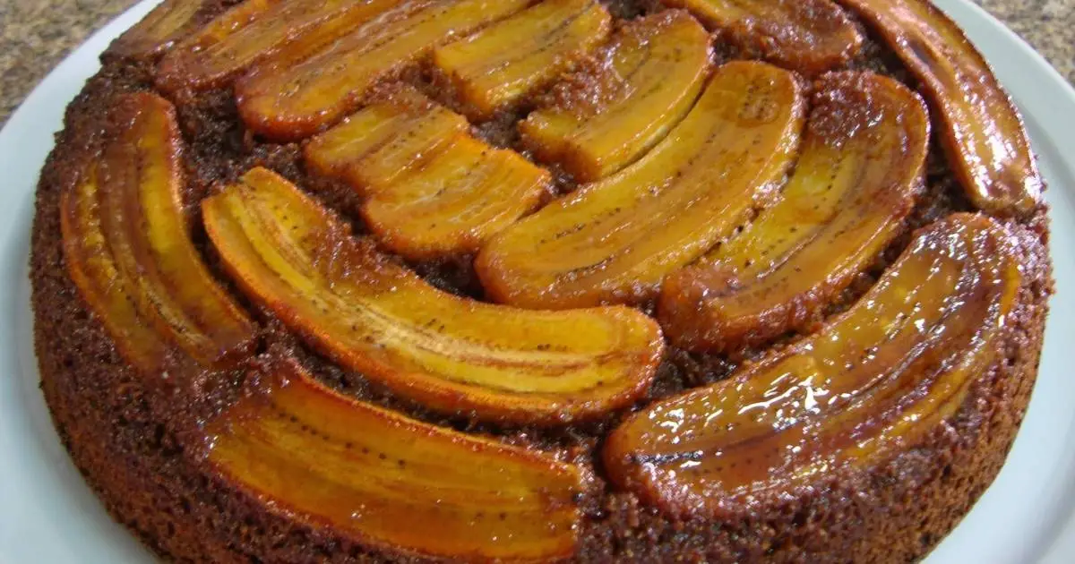 Bolo de Banana Caramelizada sem Fazer o Caramelo é uma receita prática e deliciosa com...