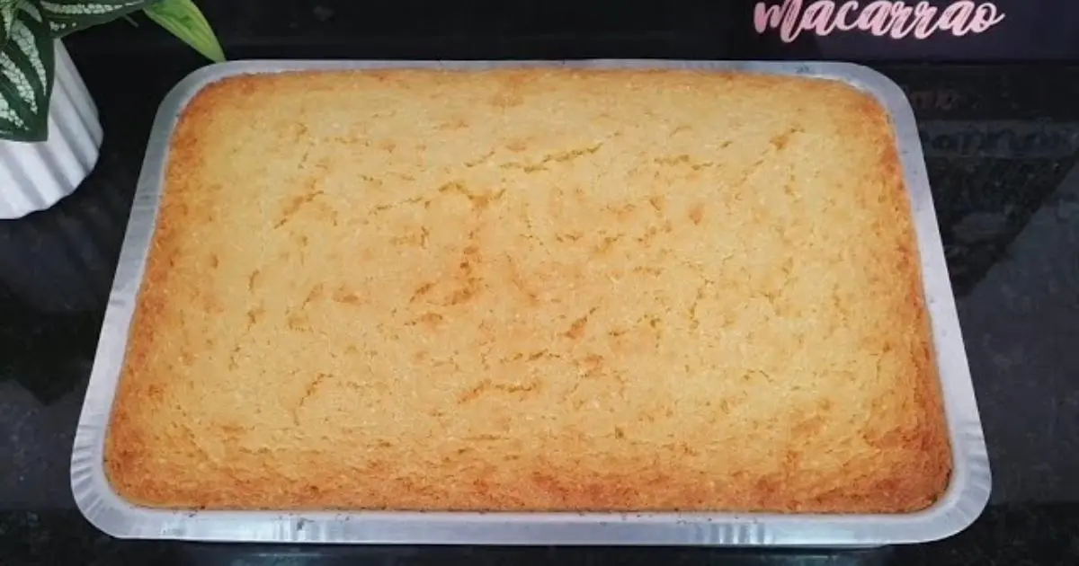 Bolo de mandioca fácil e delicioso, com massa cremosa e sabor incrível....