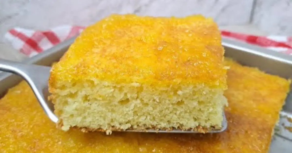 Aprenda a fazer um bolo de laranja super fofinho, com uma calda incrível que realça...