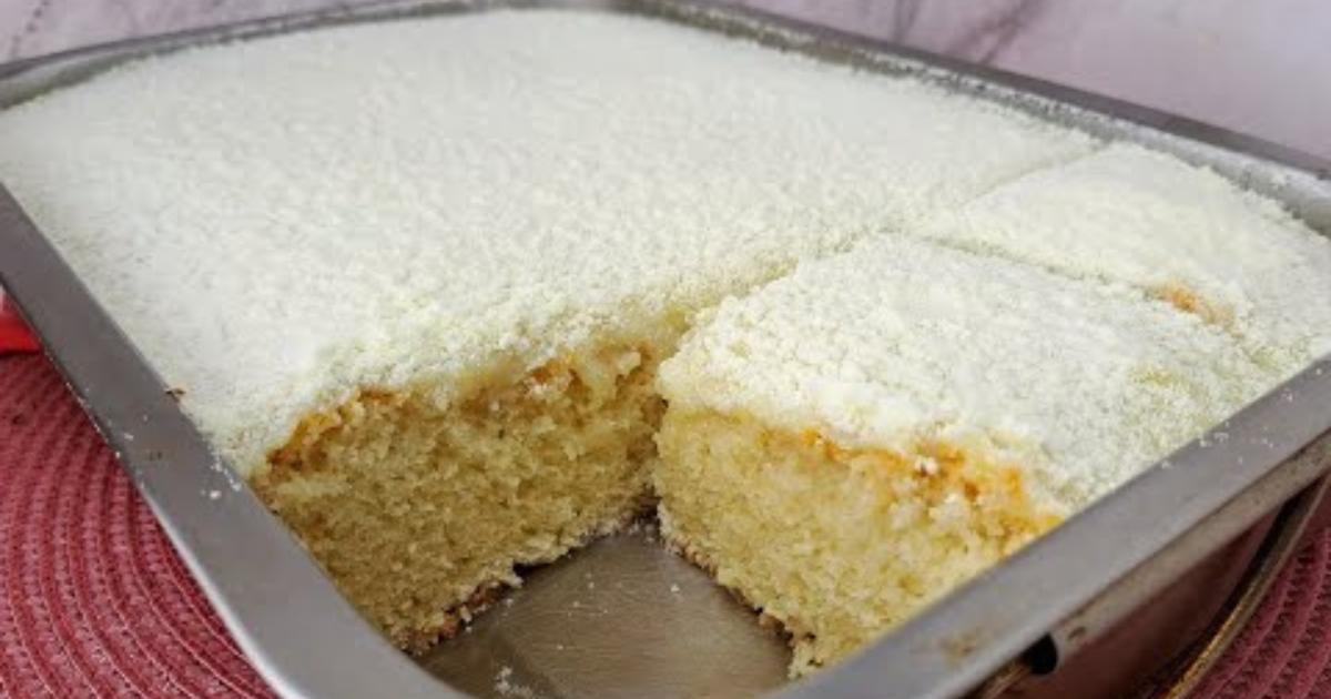 Aprenda a fazer um bolo de leite Ninho úmido, fofinho e delicioso com cobertura cremosa....