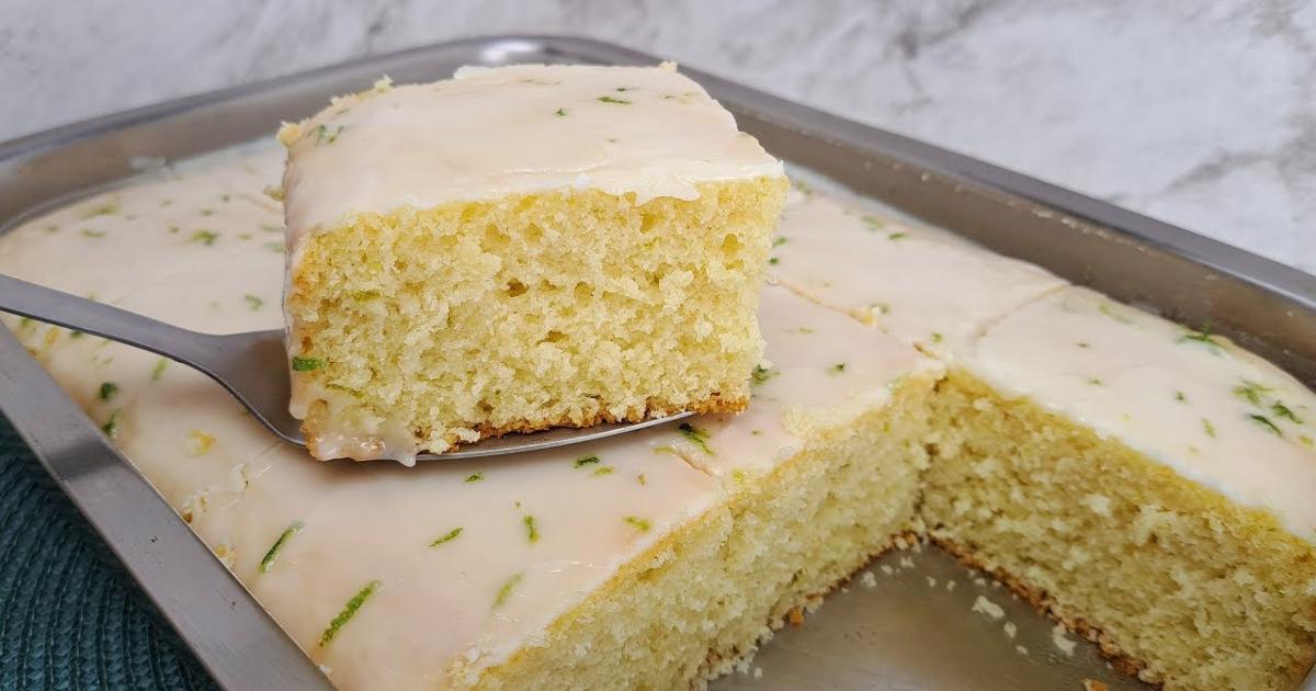 Aprenda a fazer um bolo de limão fácil, fofinho e com uma cobertura crocante e...