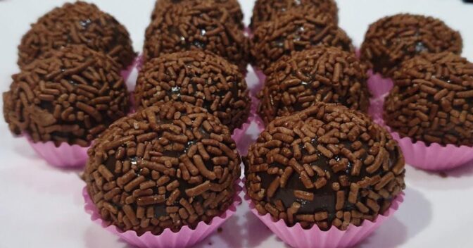 Doces: Brigadeiro de Nescau Fácil e Delicioso