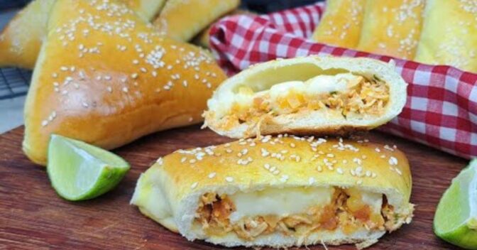 Lanche: Esfihas de Frango com Cream Cheese: Massa Fofinha e Recheio Cremoso
