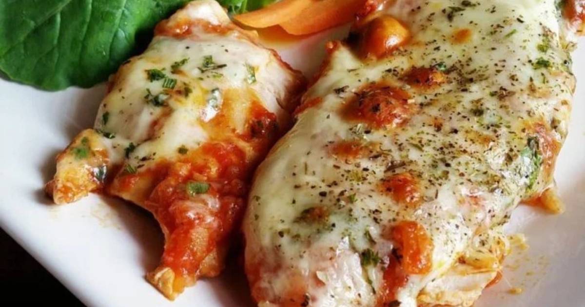 Frango à Pizzaiolo fácil e delicioso! Aprenda essa receita rápida e cheia de sabor para...