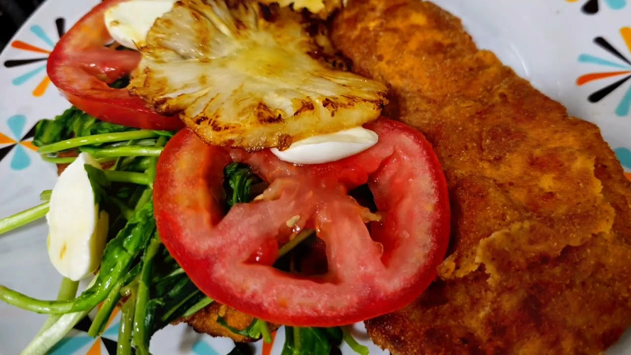 Frango com Abacaxi Douradinho e Suculento! Receita rápida e crocante que combina doçura e sabor...