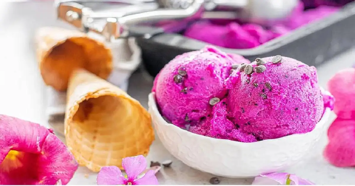 Gelado de Pitaya Natural! Uma sobremesa saudável, cremosa e perfeita para os dias quentes para...