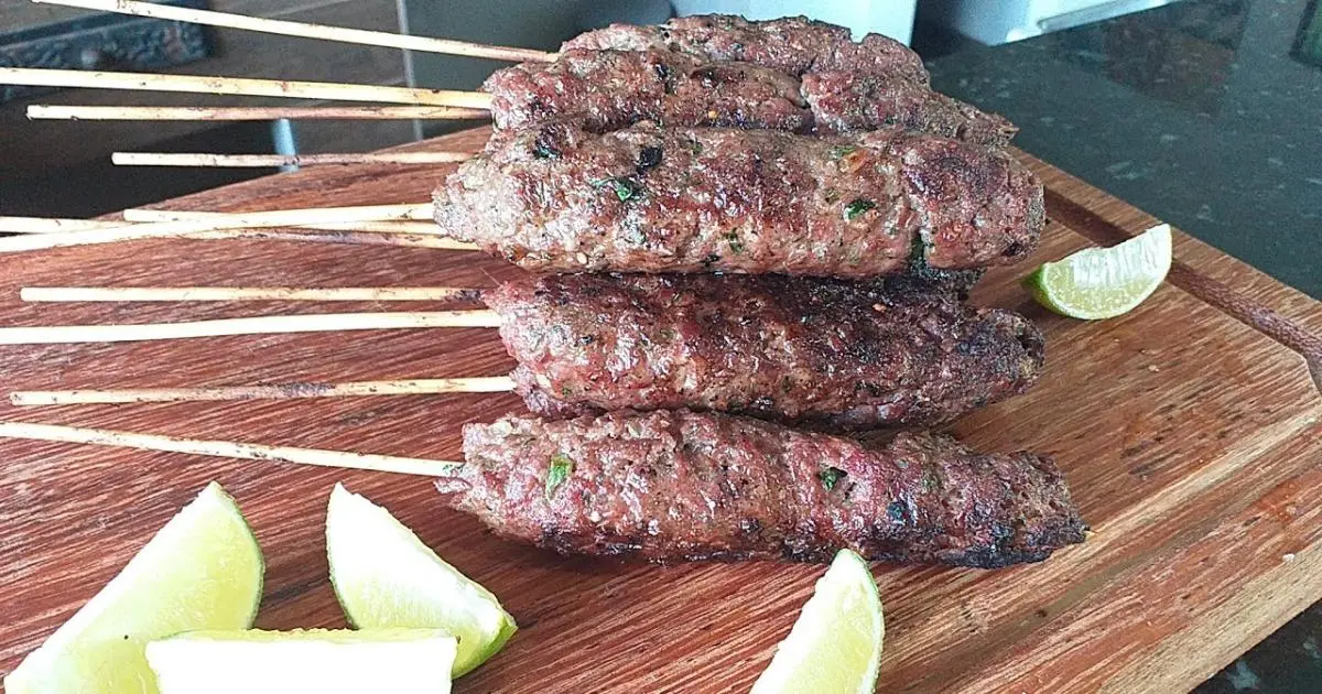 Descubra como preparar uma deliciosa kafta de carne moída de forma simples e irresistível!...