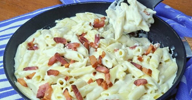 Especiais: Macarrão Cremoso com Queijo e Bacon: Fácil, Rápido e Irresistível!