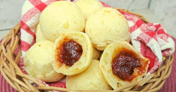 Especiais: Aprenda a Fazer Pão de Queijo com Goiabada que Derrete na Boca!