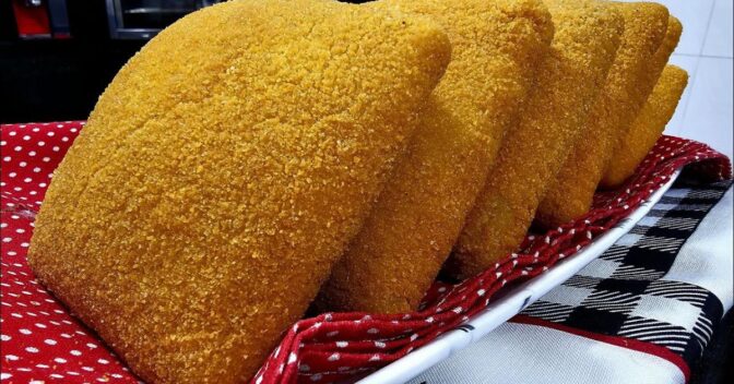 Lanche: Pastelão de Batata Salgado Especial
