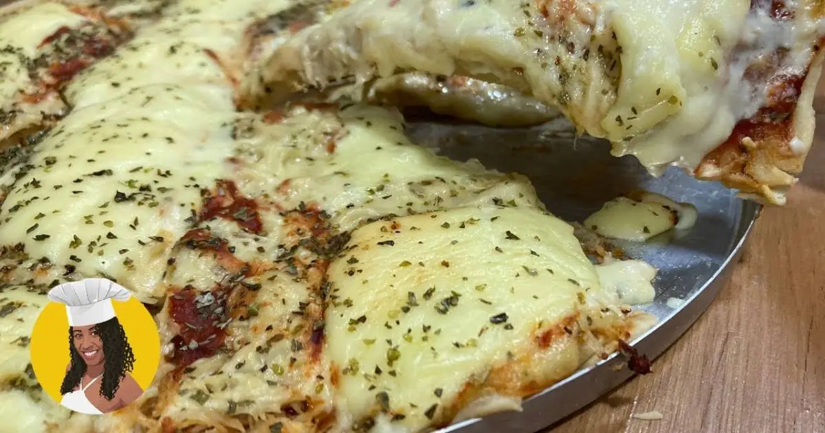 Pizza de Frango com Requeijão caseira e deliciosa! Aprenda essa receita fácil para um jantar...