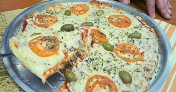 Lanche: Pizza de Tapioca Super Rápida: Sem Glúten, Crocante e Deliciosa!