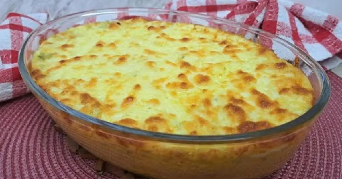 Aprenda a fazer repolho gratinado com creme de milho, um prato fácil e delicioso para...