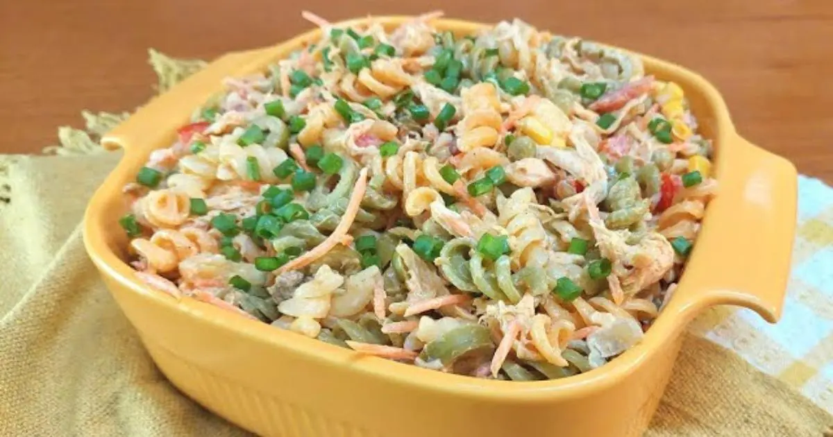 Aprenda a fazer uma salada de macarrão com frango deliciosa, perfeita para qualquer refeição...