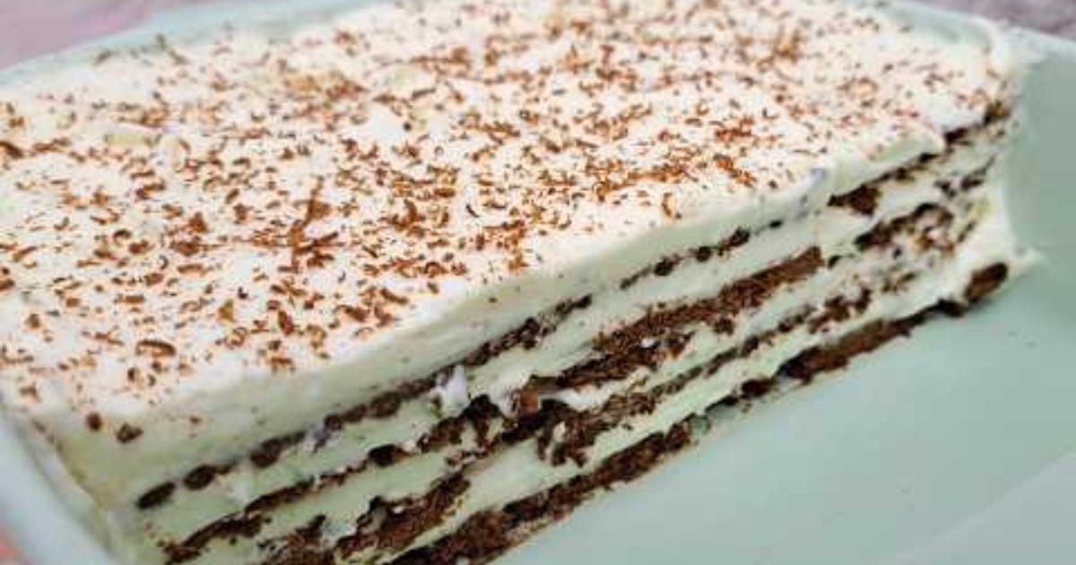 Uma torta de creme cremosa feita com apenas três ingredientes, perfeita para qualquer ocasião....