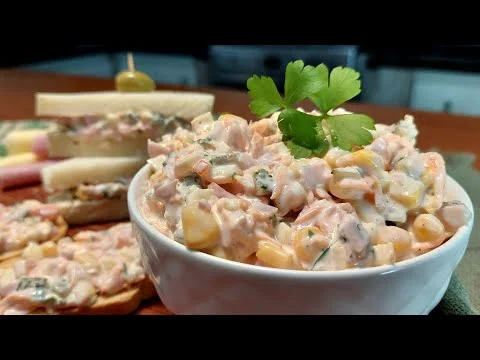 Patê de presunto e queijo cremoso, perfeito para lanches rápidos e sanduíches naturais....