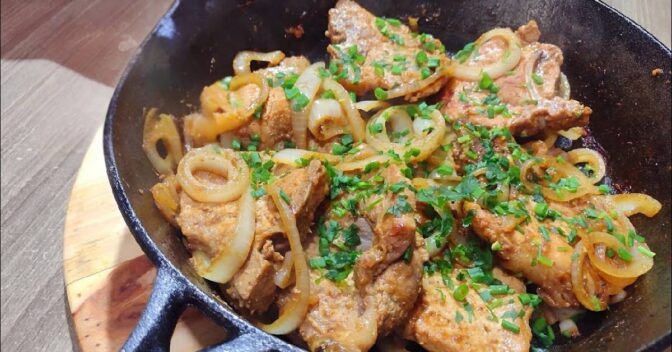 Carnes: Bisteca Suína Acebolada Suculenta e Muito Fácil