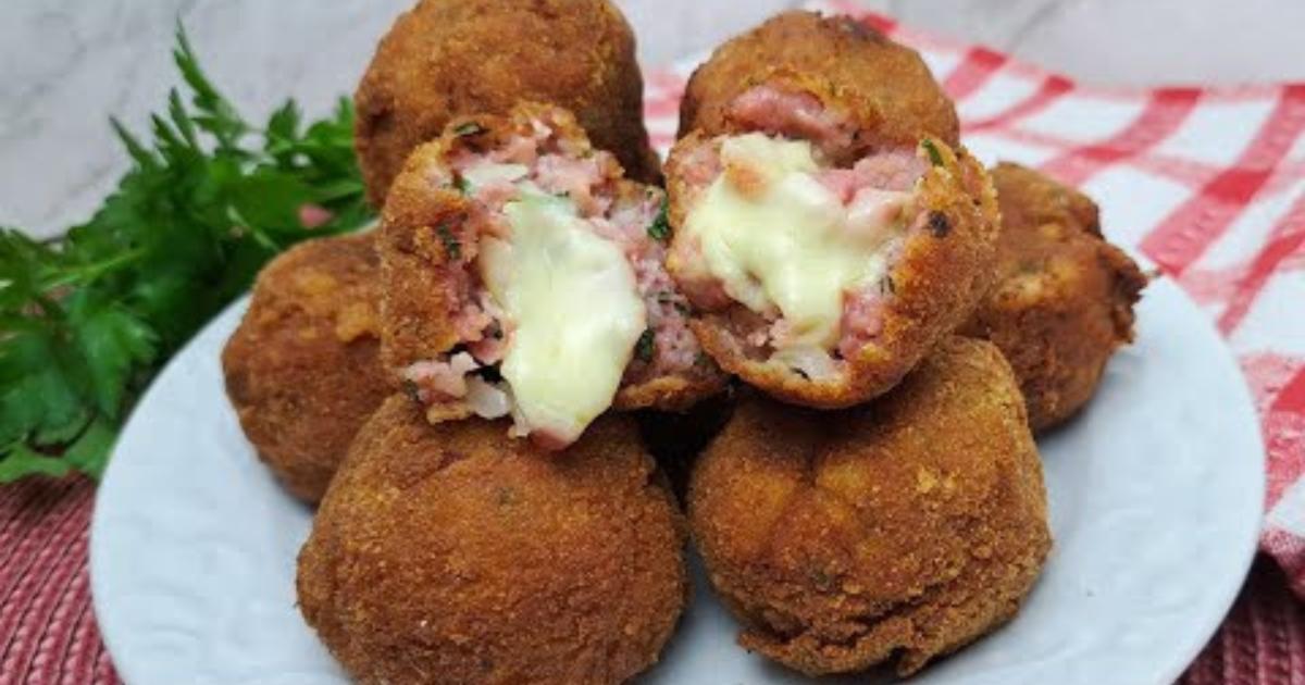 Aprenda o Segredo do Bolinho de Linguiça Toscana com Queijo que Derrete na Boca