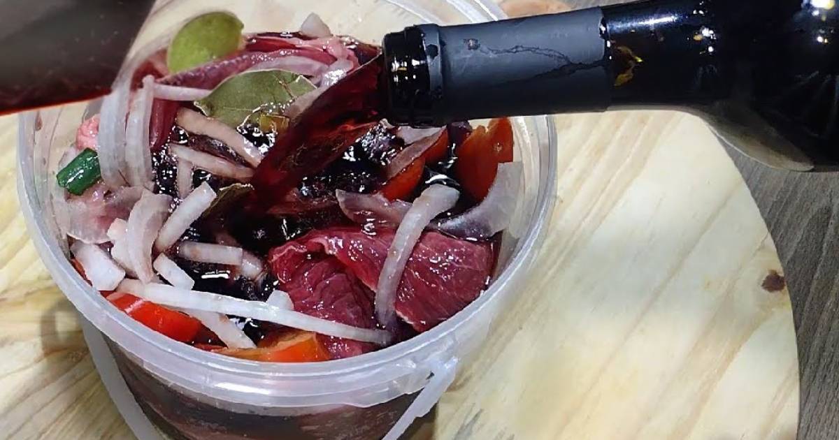 O Churrasco no Balde com Marinada de Vinho é uma receita prática e saborosa para...