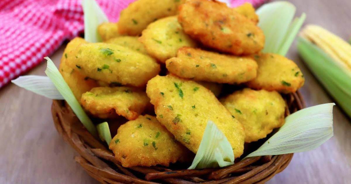 Receita fácil de bolinho de milho com poucos ingredientes....