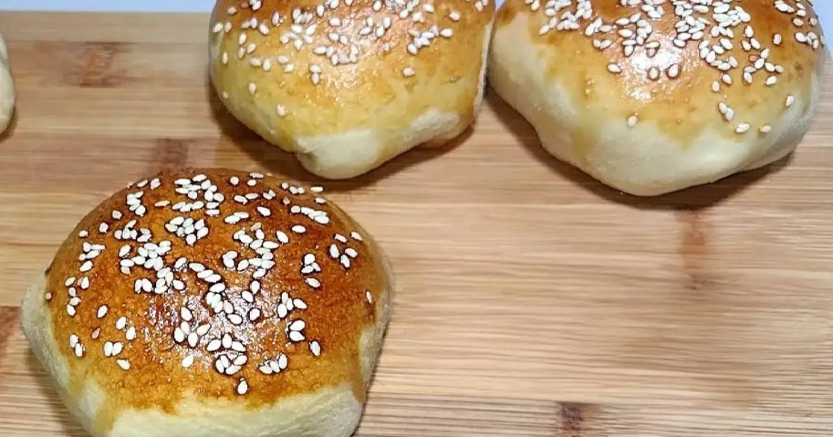 Hamburgão Forno Caseiro Suculento Delicioso é um salgado estilo lanchonete com massa leve e recheio...