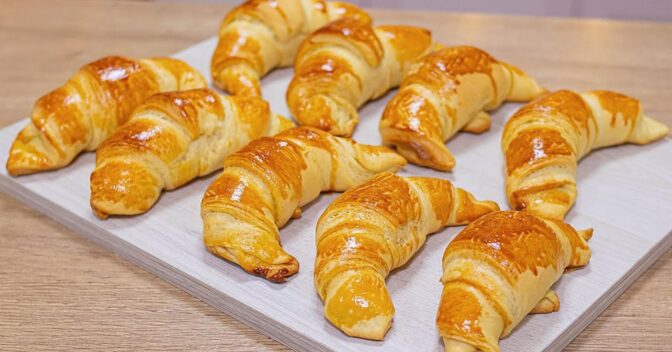 Lanche: Aprenda a Fazer Croissants Caseiros Fáceis e Deliciosos com Massa Folhada