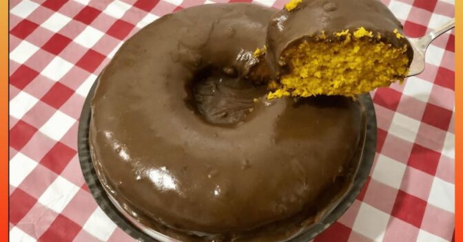 Bolos: Aprenda o Bolo de Cenoura com Cobertura de Chocolate Mais Fofinho de Todos