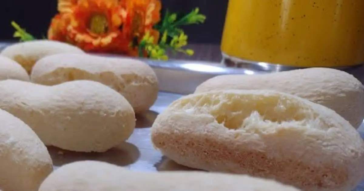 Biscoito Mineiro Assado Rápido e Crocante é perfeito para acompanhar o café, feito com polvilho...