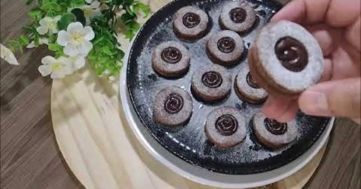 Bolacha Chocolate Amanteigada Derrete na Boca é perfeita para acompanhar o café ou servir em...
