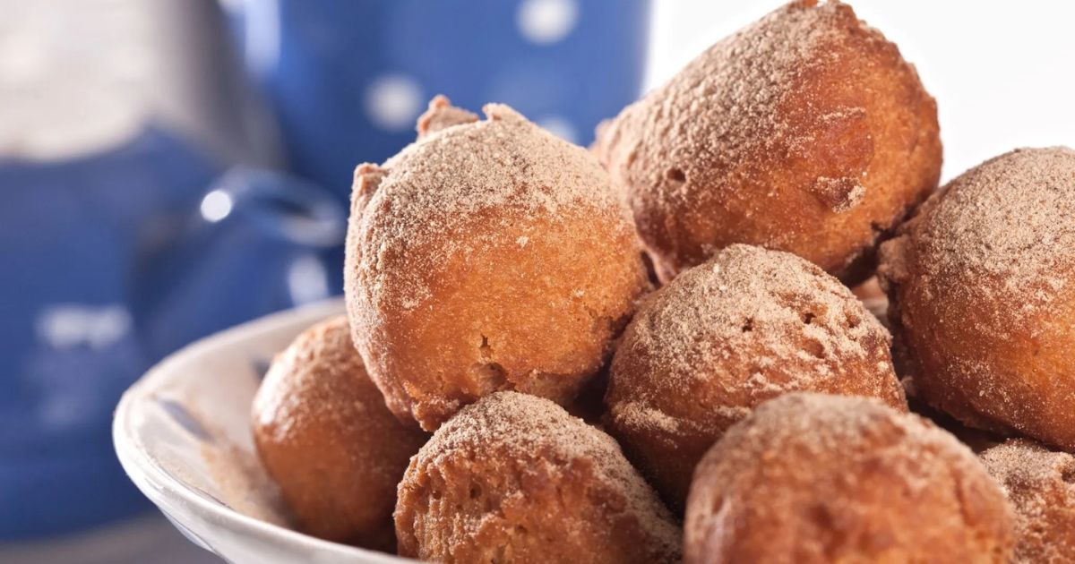 Bolinho de Chuva com Sabor Cappuccino Delicioso é perfeito para dias frios, com sabor marcante...