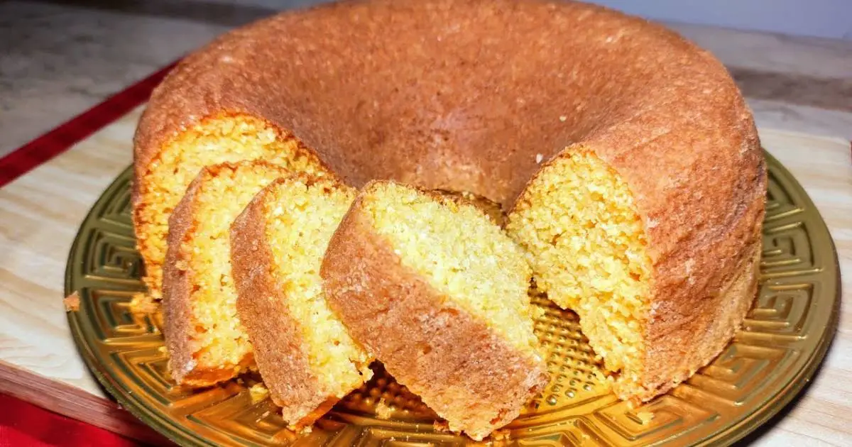 Bolo Flocão de Milho Cuscuz com Coco é simples, rápido e perfeito para o lanche...