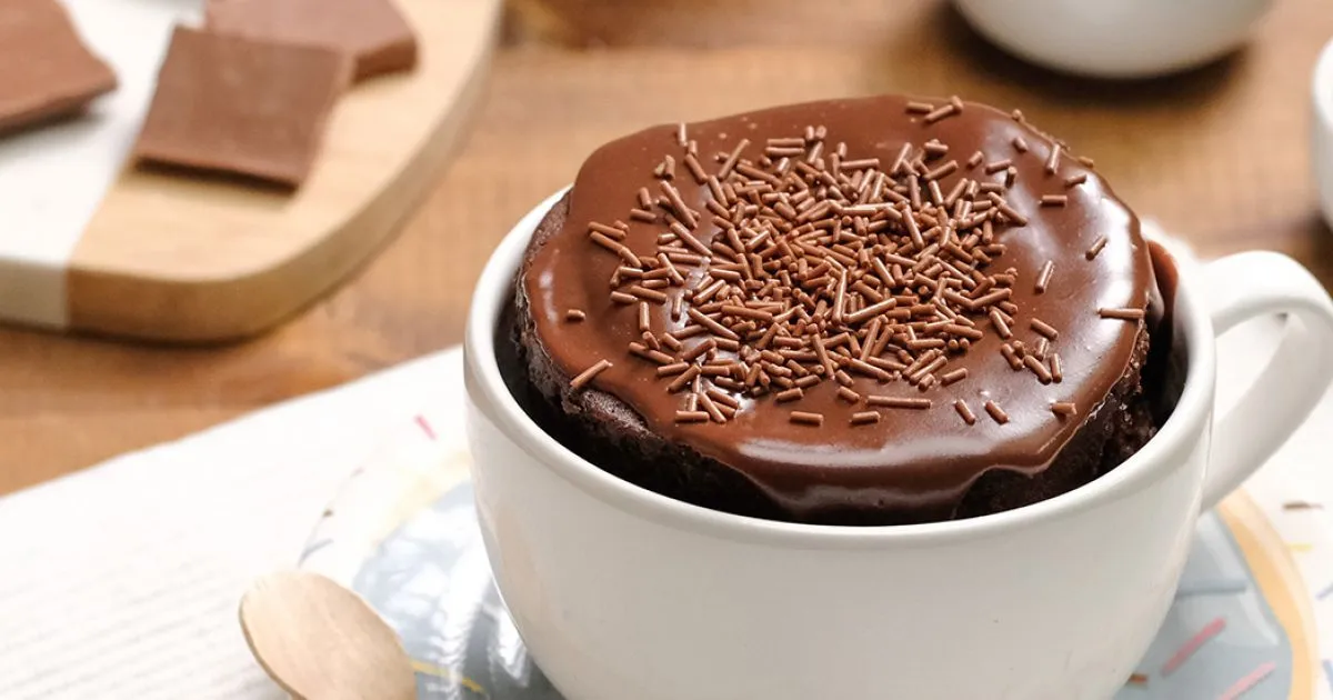 Bolo de Caneca Chocolate Fácil Micro-ondas é uma receita rápida e deliciosa para matar a...