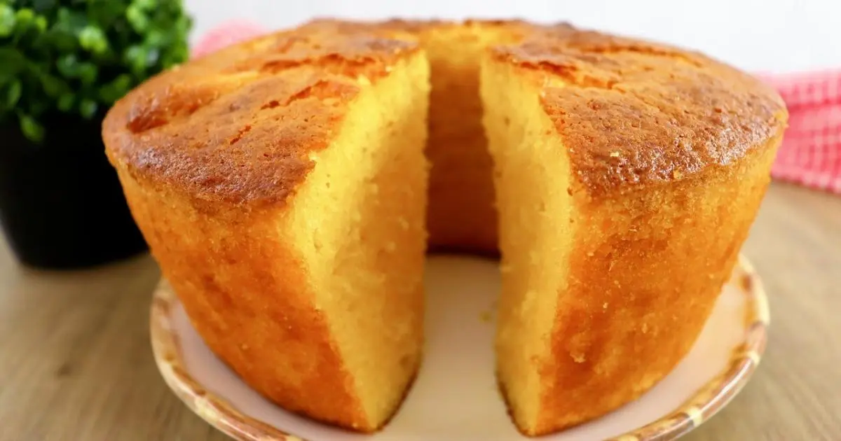 Receita prática de bolo de milho de latinha no liquidificador, bem fofinho e úmido....