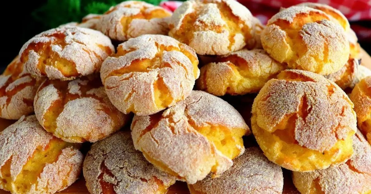 Broinhas de fubá cozido perfeitas com café. Fofinhas, simples e rendem bastante....