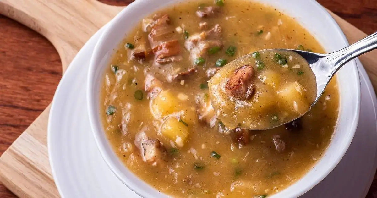 Caldo de Mandioca com Carne Suína para o Inverno é nutritivo, simples e muito saboroso....