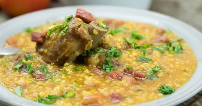 Carnes: Canjiquinha Cremosa com Costelinha de Porco