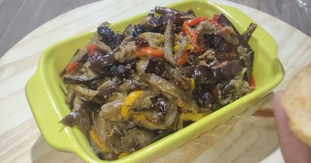 A Caponata de Berinjela no Forno Simples e Saborosa é uma entrada leve, prática e...