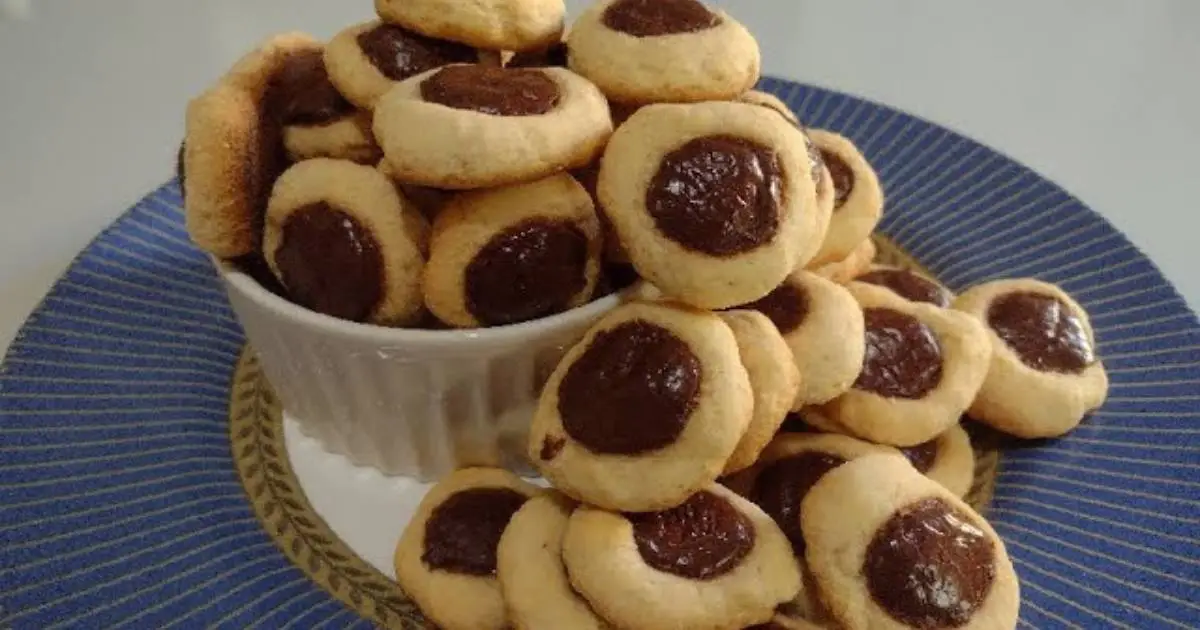 Choco Biscuit Caseiro Crocante com Pastilhas de Chocolate é uma receita simples, sem ovo e...