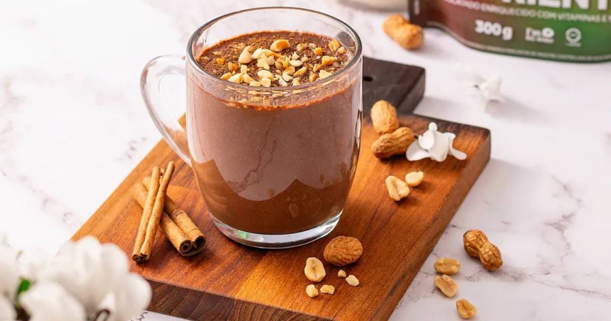 Chocolate Quente Cremoso com Amendoim Aerado é a bebida perfeita para o inverno: fácil, quente,...